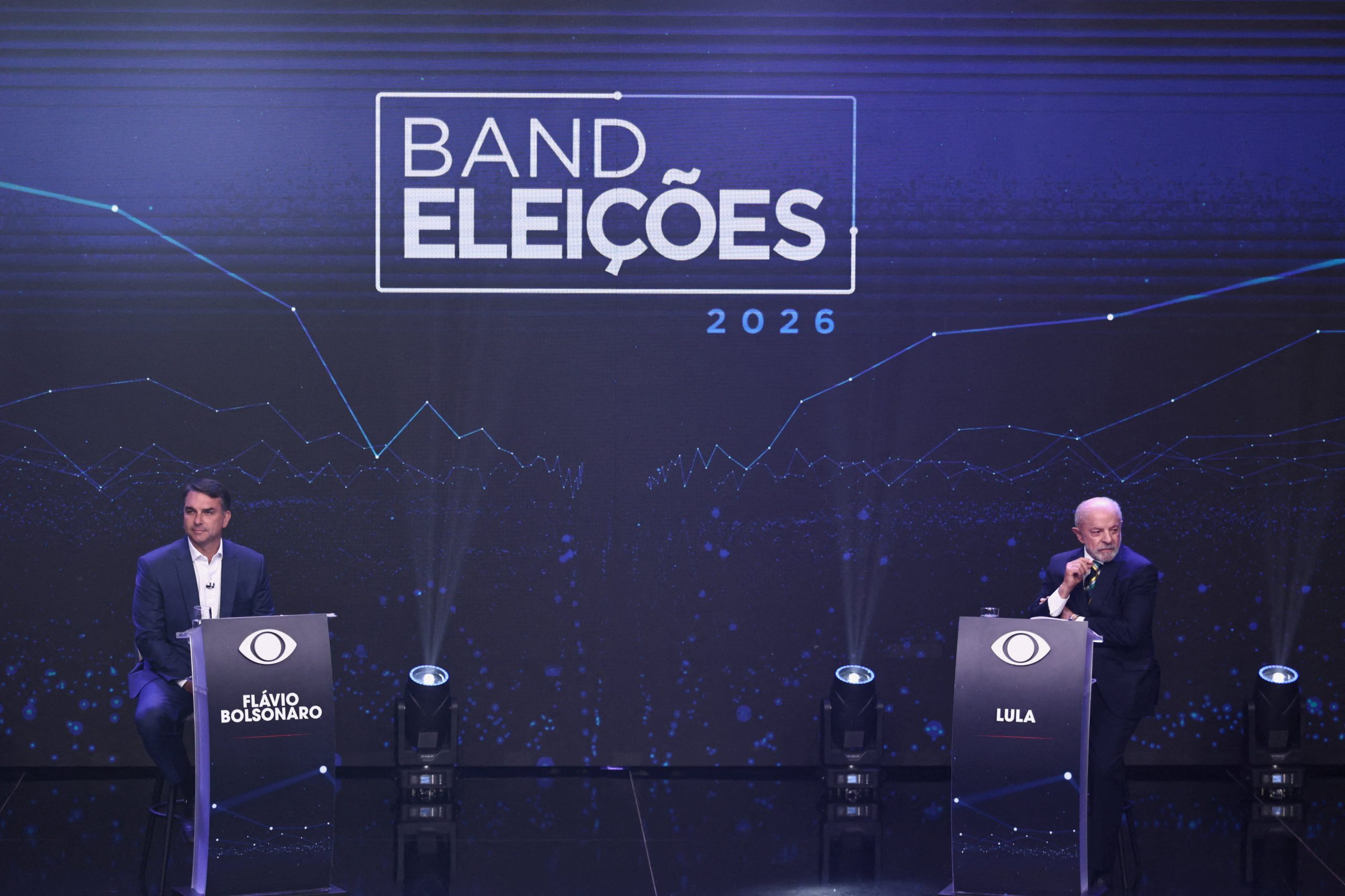 Flavio Bolsonaro y Luiz Inacio Lula da Silva (Foto: REUTERS/Jean Carniel)