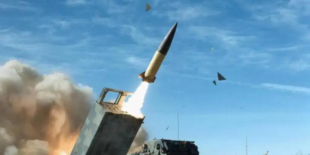 300 km de alcance, muy precisos y poco abundantes: así son los misiles ATACMS que EE.UU. ha entregado a Ucrania