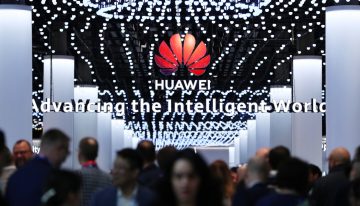 China tilda de «coacción económica» que EEUU revoque licencias de exportación a Huawei