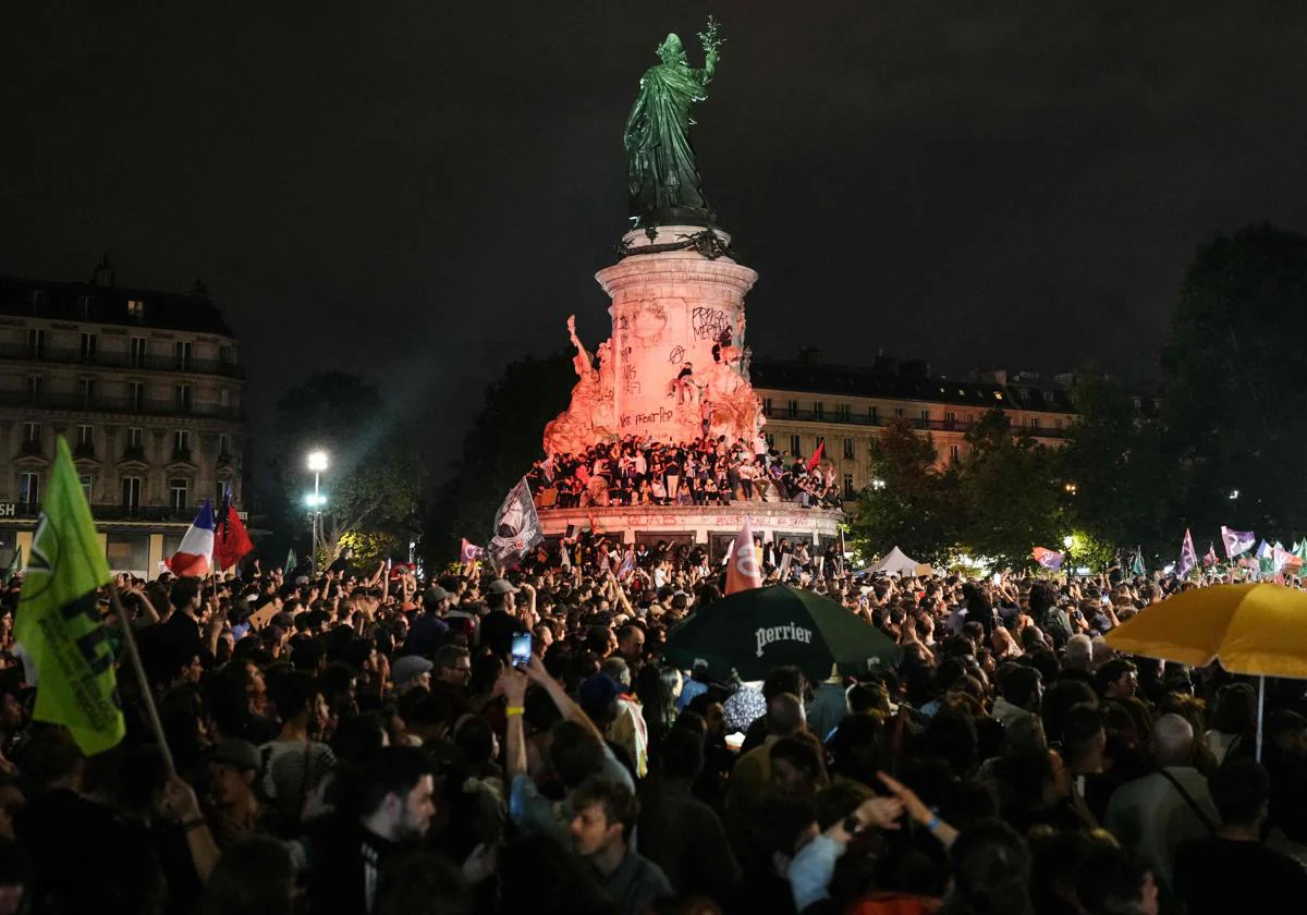 Manifestaciones y tensión violenta en París y varias capitales de provincias tras la amplia victoria electoral de Le Pen