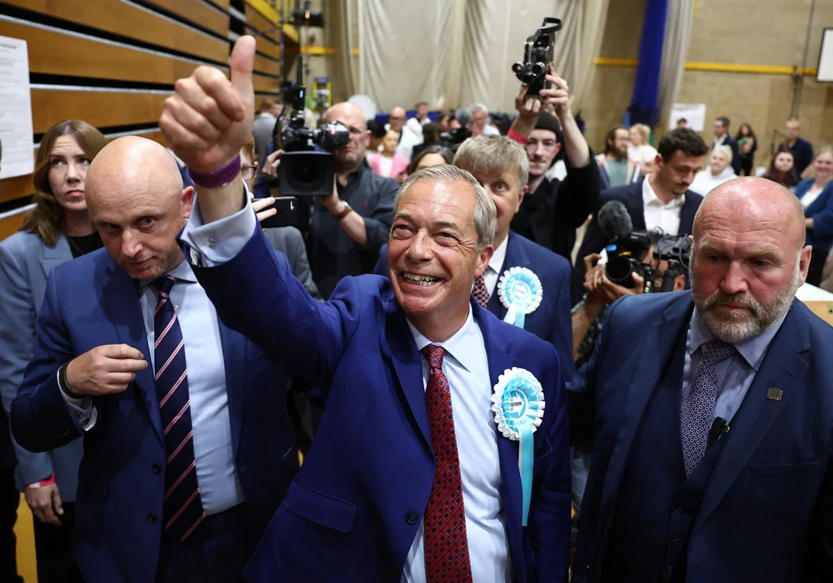 Farage logra entrar al Parlamento británico tras absorber la mitad del voto conservador en su circunscripción