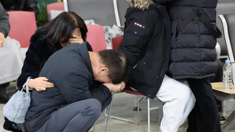 Familiares de las víctimas en el Aeropuerto de Muan