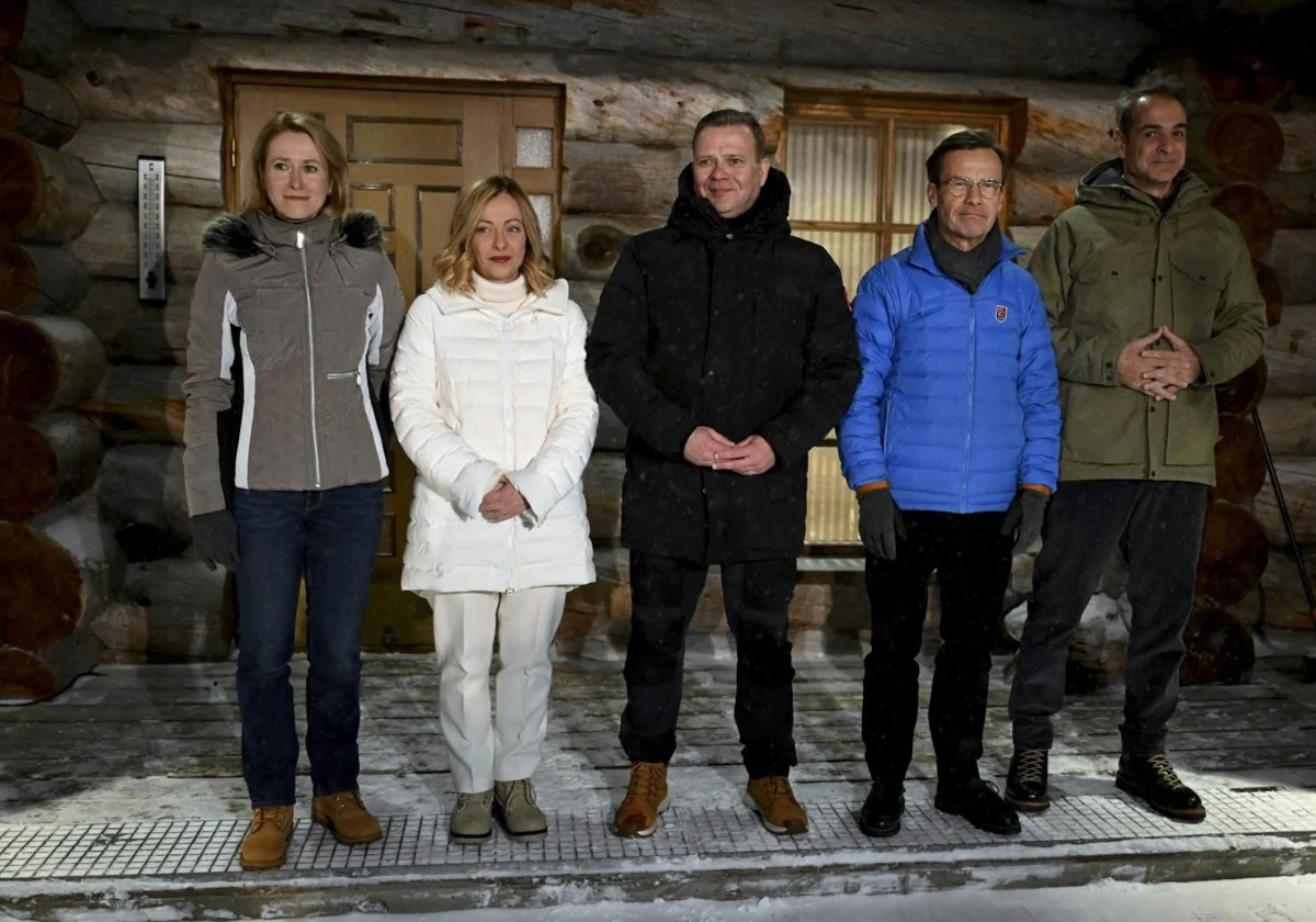 La alta representante de Exteriores de la UE Kaja Kallas, la primera ministra italiana Giorgia Meloni, el primer ministro finlandés Petteri Orpo, el primer ministro sueco Ulf Kristersson y el primer ministro griego Kyriakos Mitsotakis en un encuentro el sábado en Finlandia