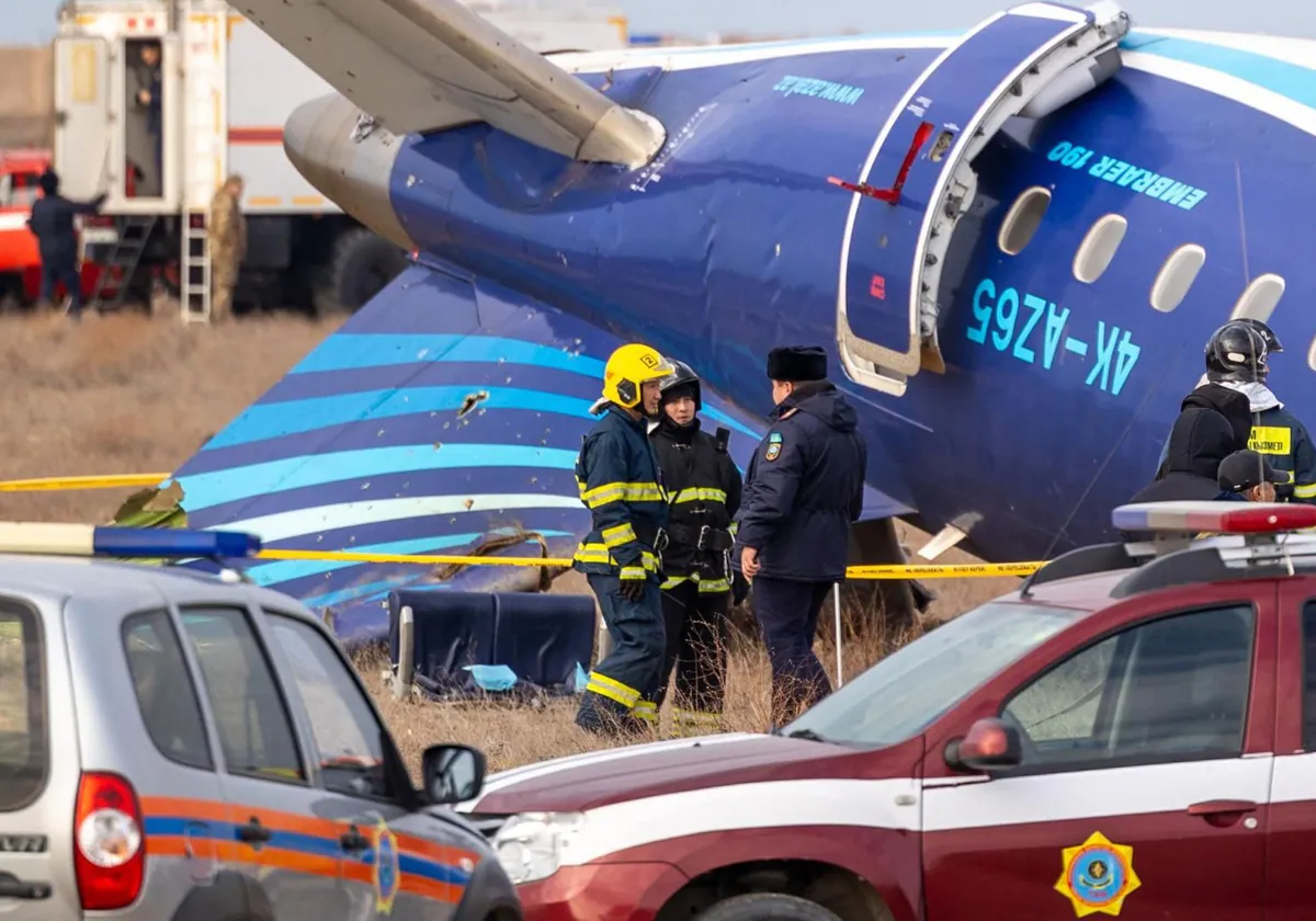 Las sospechas han saltado por los agujeros en el fuselaje, visibles en la cola, que presenta el avión siniestrado