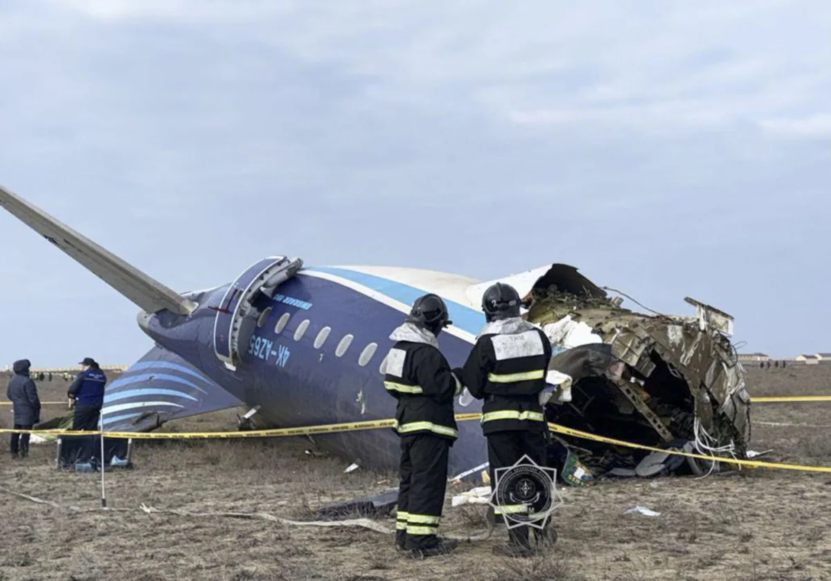 Avión de pasajeros de Azerbaijan Airlines se estrella cerca de Aktau, Kazajstán