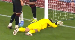 [VIDEO] Portero de West Ham protagonizó minutos de angustia tras recibir fuerte golpe en la cabeza