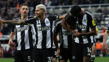 Newcastle goleó a Aston Villa y saltó a zona de copas europeas