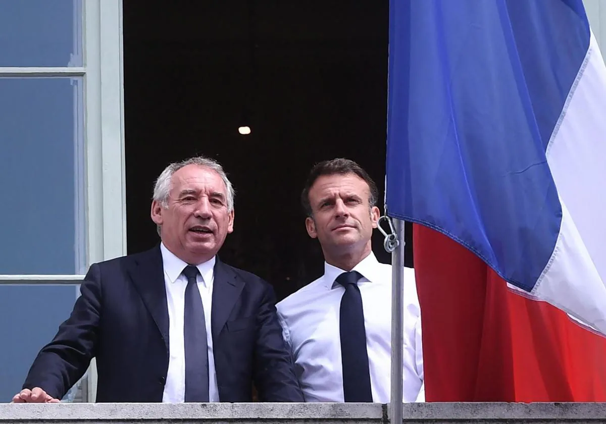 François Bayrou junto a Emmanuel Macron