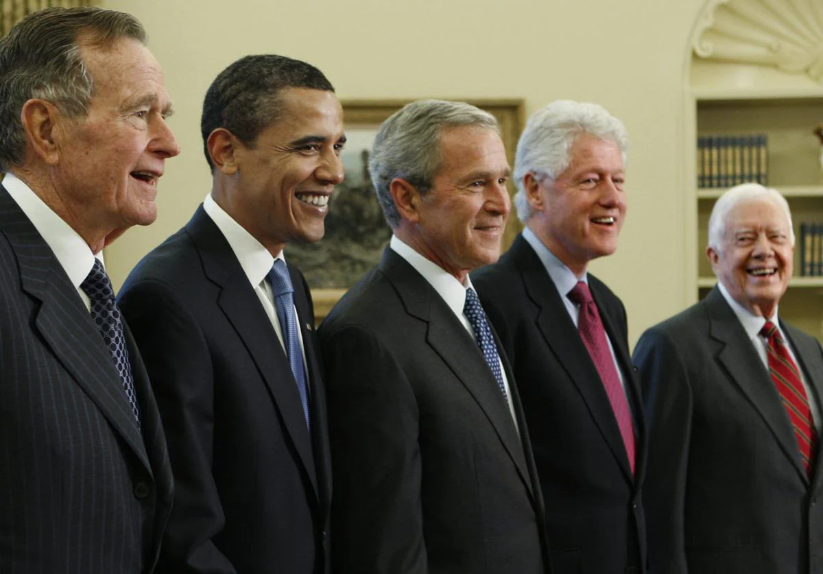 Los expresidentes de EE.UU. George H.W. Bush, Barack Obama, George W. Bush, Bill Clinton y Jimmy Carter, en 2009