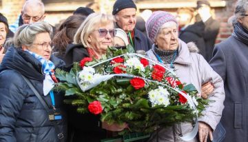 El presidente polaco desde Auschwitz: «Nosotros, los polacos, somos los guardianes de la memoria»