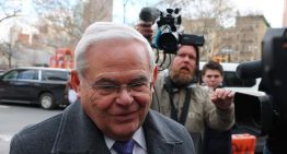 Condenado a once años de prisión el exsenador demócrata Bob Menendez por aceptar sobornos