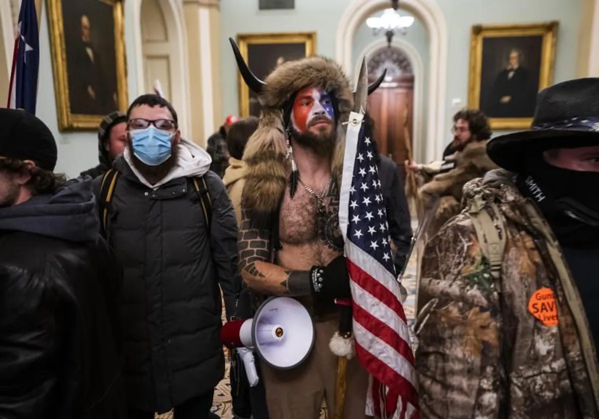 ¿Día del amor o de la infamia? Cómo Trump sobrevivió al asalto del Capitolio