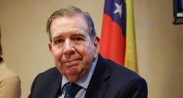 Edmundo González visita Ecuador y recibirá un doctorado Honoris Causa de la Universidad de las Américas