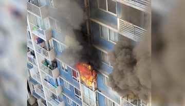 Incendio afectó a sexto piso de un edificio de Santiago Centro