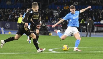 Napoli venció a Hellas Verona y sigue en la cima de la Serie A