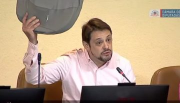 Gaspar Rivas en debate de pensiones: «A pesar de mis hemorroides, aquí estoy para cumplir con mi deber»