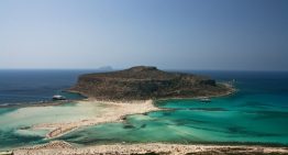 Islas griegas debaten llenar piscinas con agua de mar en los hoteles