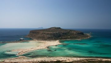 Islas griegas debaten llenar piscinas con agua de mar en los hoteles