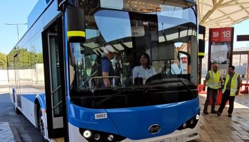 En Colina ya operan los buses eléctricos donados por China