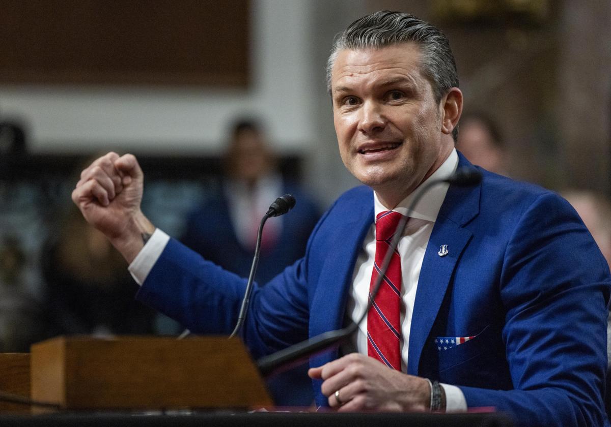 Pete HEgseth durante una de sus intervenciones en el Senado de EE.UU. este martes