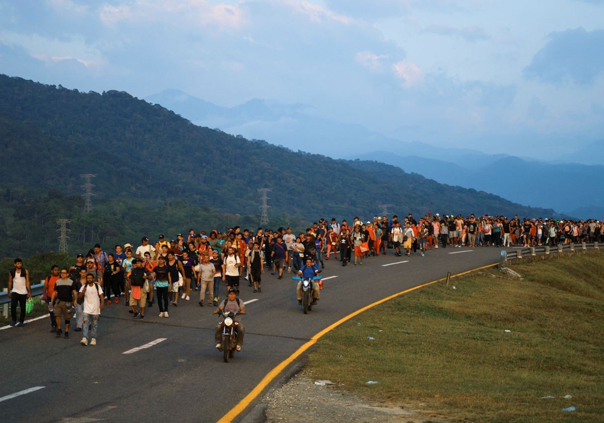 Caravana migrante sale de Huixtla para llegar a frontera con Estados Unidos