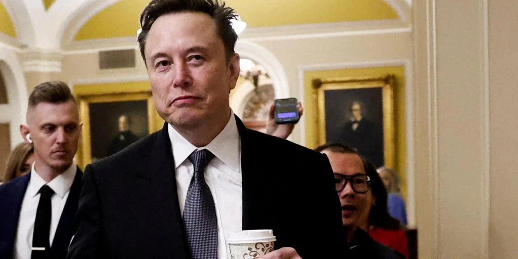 Elon Musk acusa al primer ministro del Reino Unido de «permitir» que los pederastas no se «enfrenten a la Justicia»