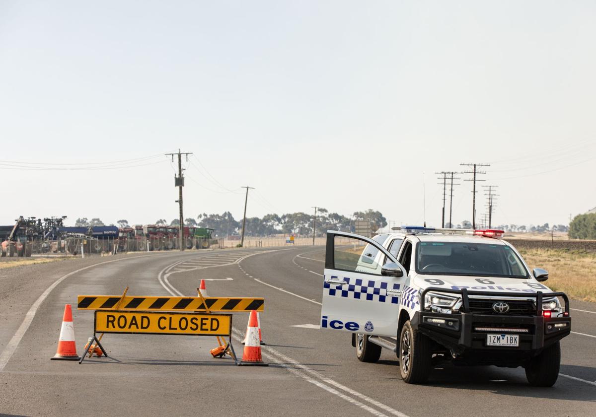 Un coche de la policía australiana bloquea una carretera