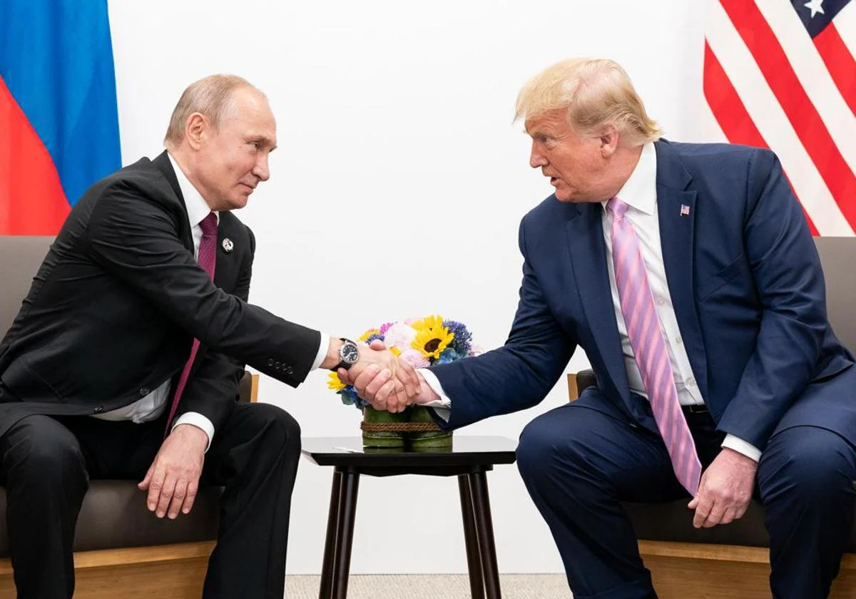 Vladimir Putin y Donald Trump durante un encuentro en 2019