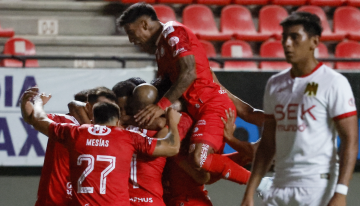 La Calera aplastó a U. Española con cuatro goles en su debut por la Liga de Primera