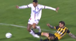 [VIDEO] Jugador de The Strongest fue expulsado por impactante planchazo en la Libertadores