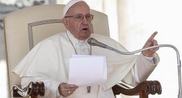 El papa Francisco presenta una «leve mejoría»