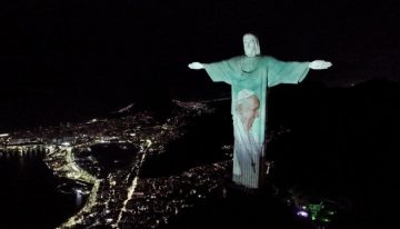 El Cristo Redentor de Río de Janeiro envía un mensaje de «fuerza» al papa Francisco