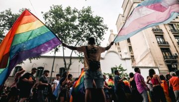 Chile y otros países se suman a marcha LGBTI+ y antifascista contra Milei