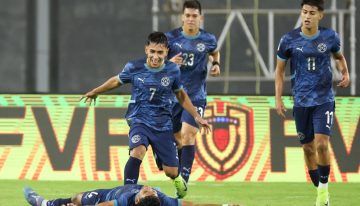 [VIDEO] Luca Kmet aprovechó error de Ignacio Sáez para el gol del triunfo de Paraguay ante Chile