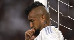 Vidal salió con molestias del duelo con O'Higgins y volvió a encender las alarmas en Colo Colo