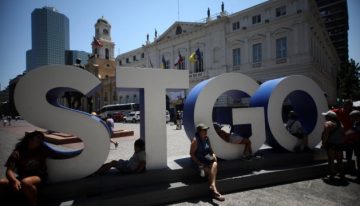 Municipio giró letrero STGO ubicado en Plaza de Armas