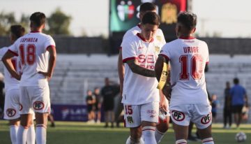 Unión Española debutó en la temporada 2025 con caída ante Palestino