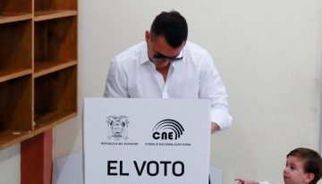 Noboa revalidaría la Presidencia de Ecuador en la primera vuelta electoral, según las encuestas a pie de urna