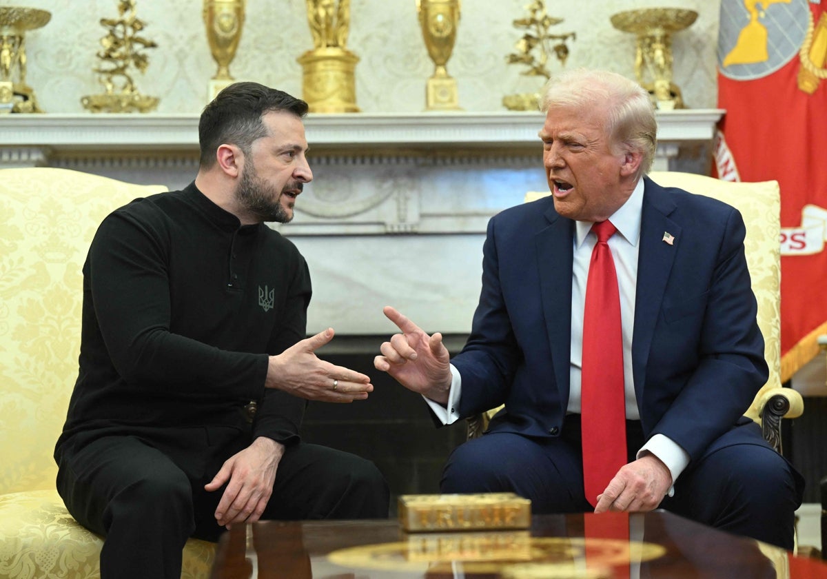 El presidente de Ucrania, Volodimir Zelenski, y Trump, durante su acalorada discusión en el Despacho Oval