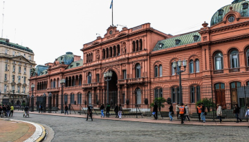 Gobierno de Milei evalúa «botón silenciador» para la prensa en la Casa Rosada