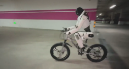 Robot humanoide es capaz de andar en bicicleta y en scooter