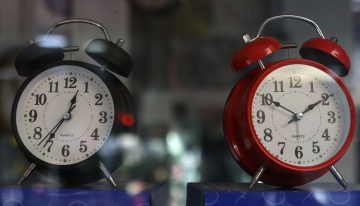 Se acerca el cambio de hora con sus ventajas, desventajas y reclamos