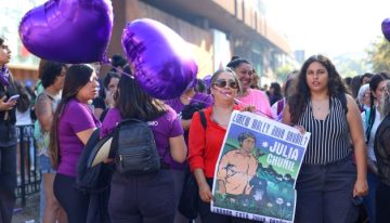 Así se vive la marcha por el Día Internacional de la Mujer en la Alameda