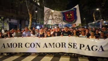 Masiva marcha de antorchas por la salud del papa en Buenos Aires