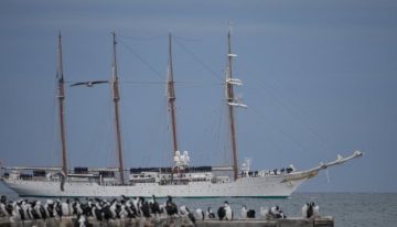 Buque en el que viaja la princesa Leonor de España llegó a Punta Arenas