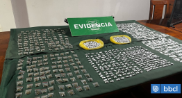 Carabineros detiene a dos personas por tráfico de drogas en Lo Espejo: se incautaron casi mil dosis