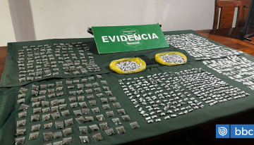 Carabineros detiene a dos personas por tráfico de drogas en Lo Espejo: se incautaron casi mil dosis