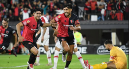 Newell's venció a Huracán y se ilusiona con los play-offs en Argentina