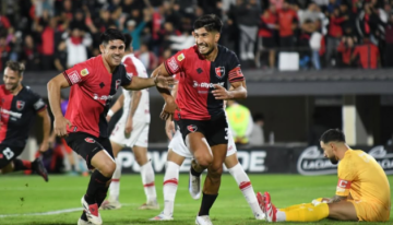 Newell's venció a Huracán y se ilusiona con los play-offs en Argentina