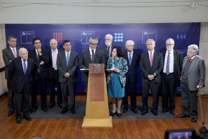 Felipe Larraín subraya la gravedad de la guerra comercial: «Es una emergencia nacional»